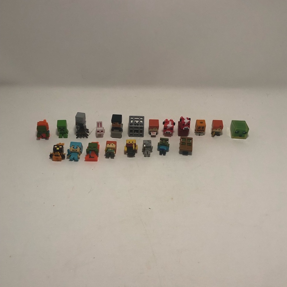Assorted MineCraft Figures Set - Multicolor